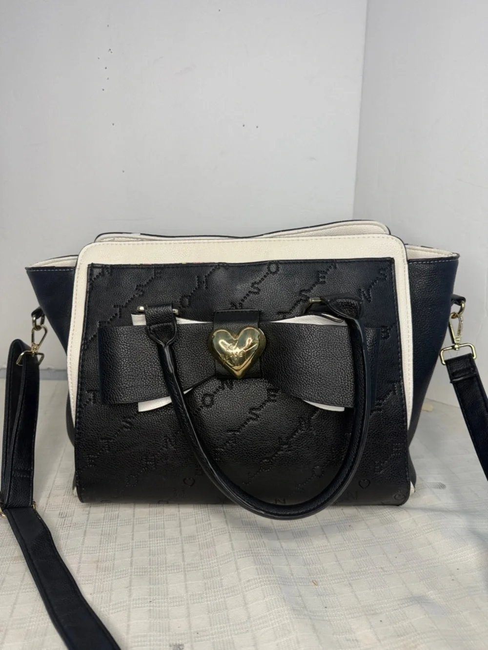 Betsey Johnson Black and white  Heart Bow Hand Bag/Purse Floral Lining - Hearts